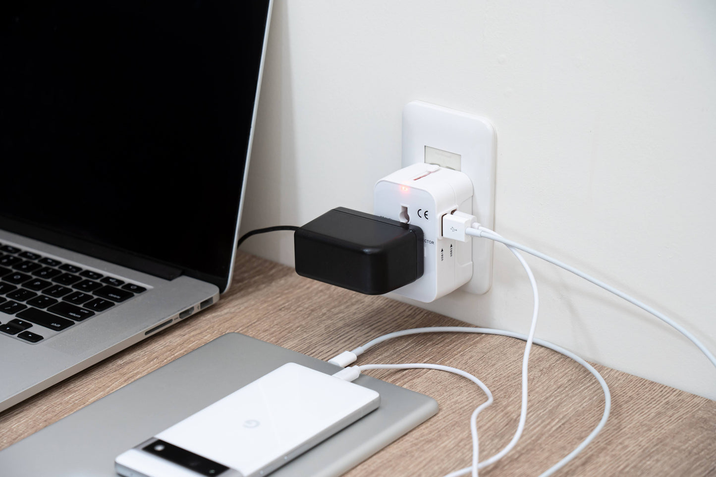セカプラ®︎ SEKAPLU 全世界対応 海外 変換プラグ コンパクト ダブル USBポートタイプ＋タイプC延長プラグ付き