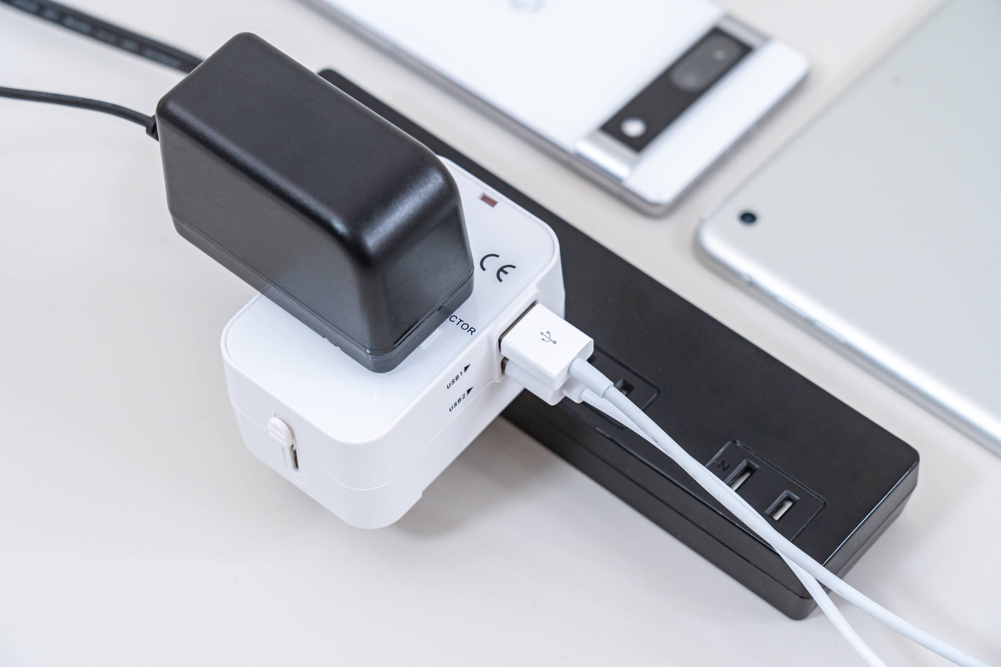 セカプラ®︎ SEKAPLU 全世界対応 海外 変換プラグ コンパクト ダブル USBポートタイプ＋タイプC延長プラグ付き